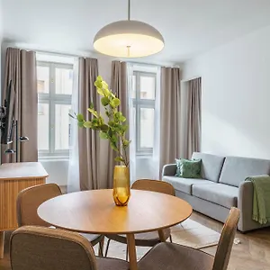 Limehome Halkova Hotel apartamentowy Praga
